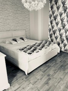 Queen size bed